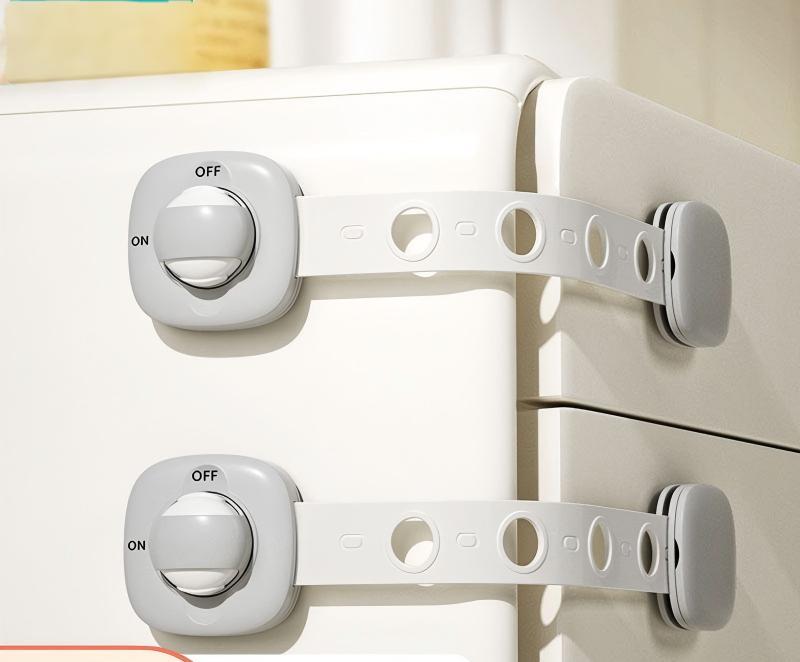 Предпазен заключващ механизъм за шкафове и уреди - бял цвят